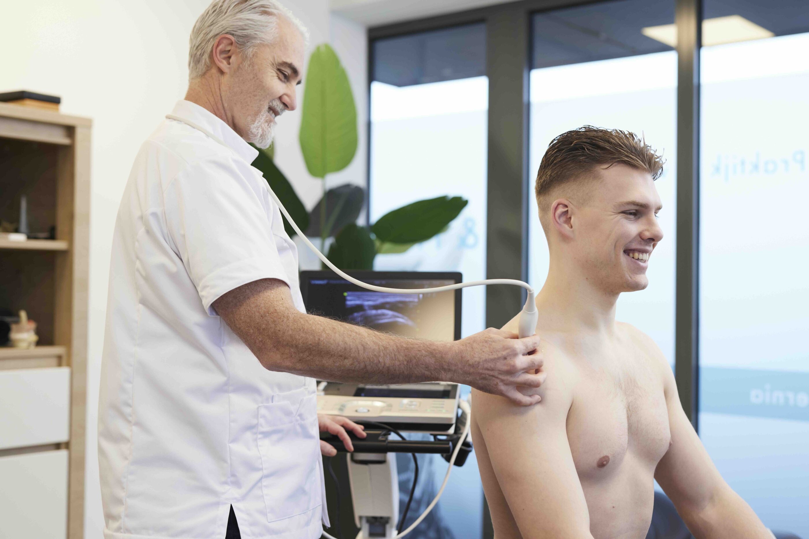 Behandeling van de schouder bij een frozen shoulder – Spine Clinics