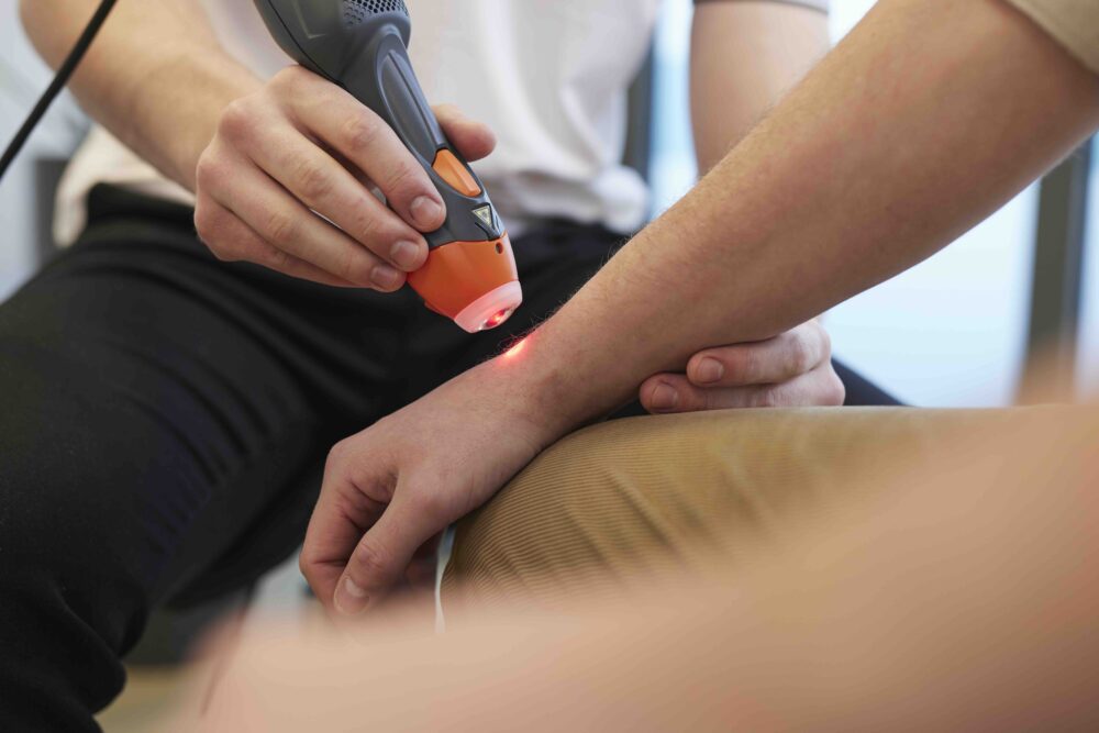 lasertherapie close up peesontsteking spine clinics chiropractie